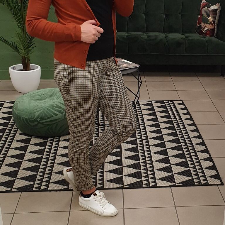 Brown checkered pants – Pieces