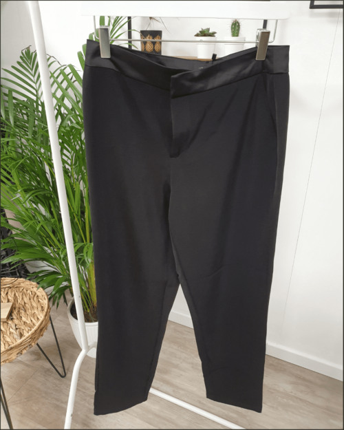 Black pants – Only